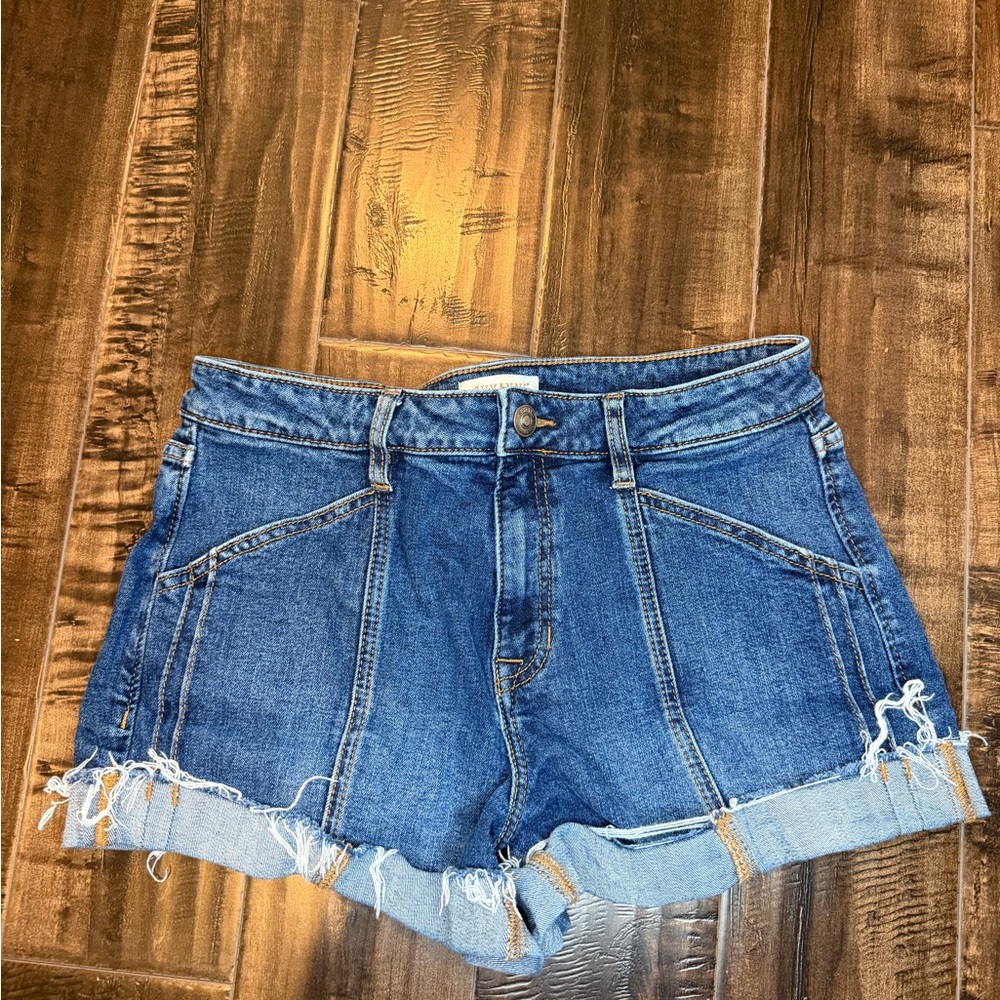 Shyanne Country Wear Denim Cut Off Shorts Women's Size 30W Medium Wash Frayed